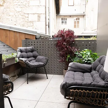 L'instant Leger - Centre Apartment